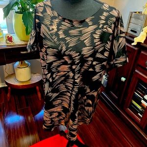 CAbi lightweight top. Size L.